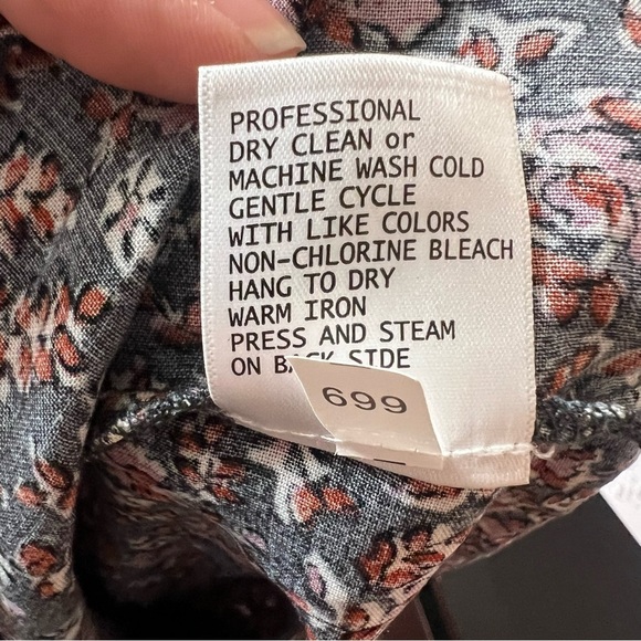 Cynthia Rowley Ruffled Flutter Sleeve Gray Floral Blouse Size Small Cap Sleeve - Picture 10 of 10